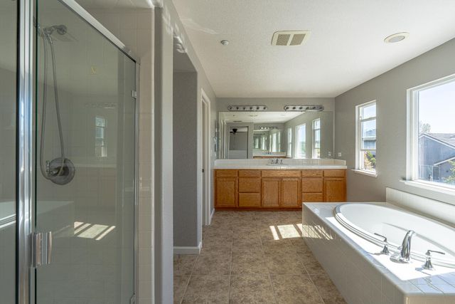 3865 Henshaw Rd, West Sacramento, CA 95691