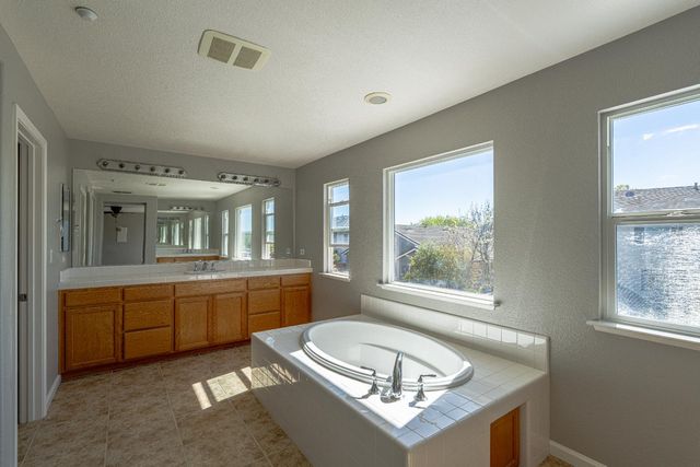 3865 Henshaw Rd, West Sacramento, CA 95691