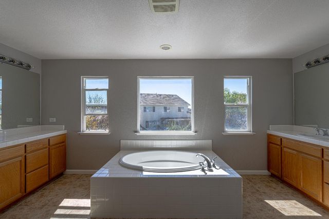 3865 Henshaw Rd, West Sacramento, CA 95691