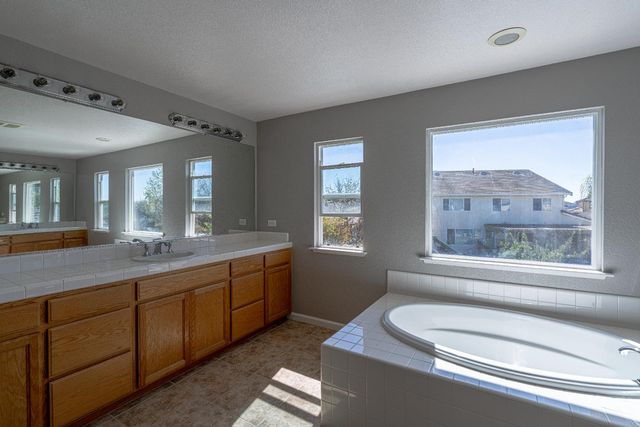 3865 Henshaw Rd, West Sacramento, CA 95691