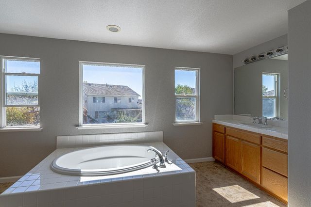 3865 Henshaw Rd, West Sacramento, CA 95691