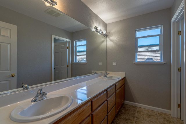 3865 Henshaw Rd, West Sacramento, CA 95691