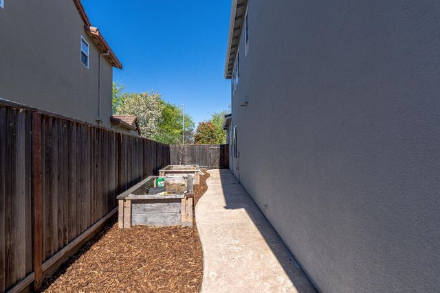 3865 Henshaw Rd, West Sacramento, CA 95691