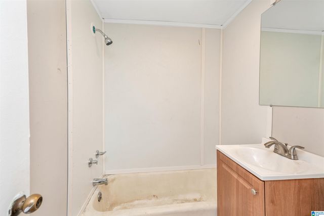 27 1ST STREET NE, Graysville, AL 35073
