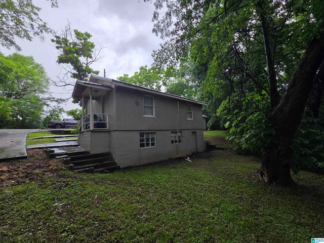 27 1ST STREET NE, Graysville, AL 35073