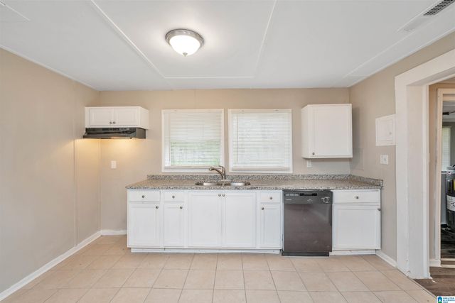 27 1ST STREET NE, Graysville, AL 35073