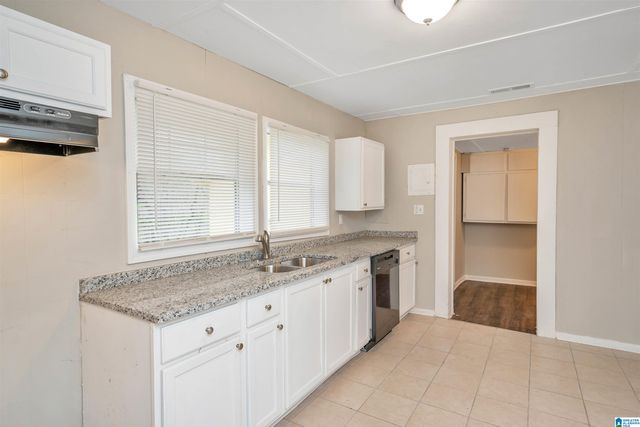 27 1ST STREET NE, Graysville, AL 35073