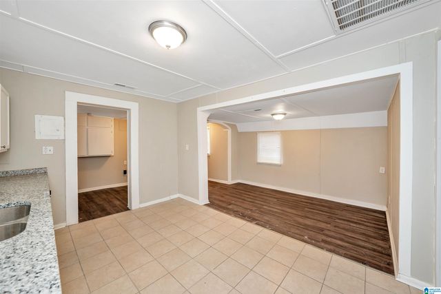 27 1ST STREET NE, Graysville, AL 35073
