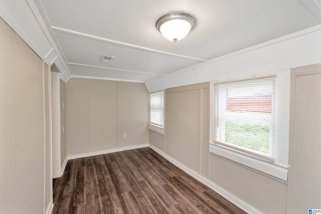 27 1ST STREET NE, Graysville, AL 35073