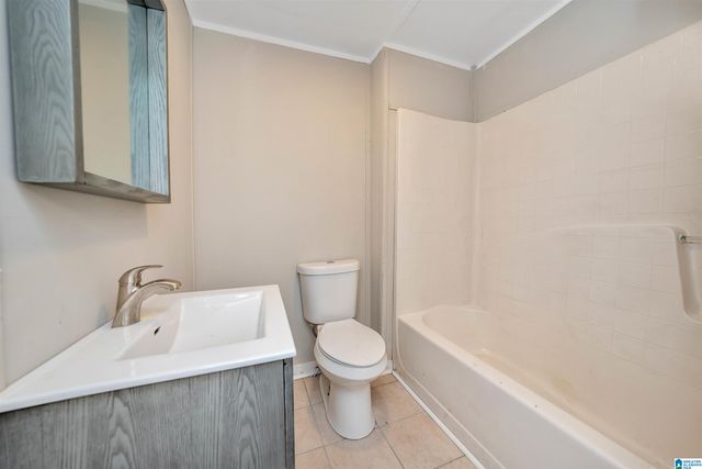 27 1ST STREET NE, Graysville, AL 35073