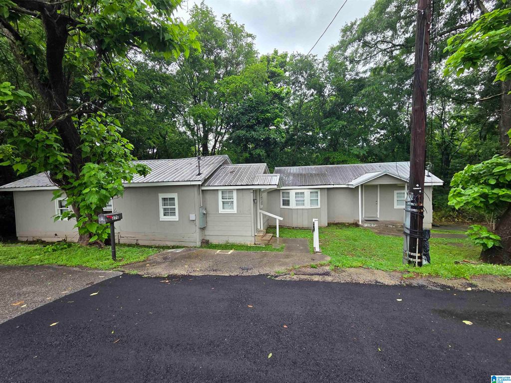 27 1ST STREET NE, Graysville, AL 35073
