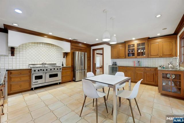 285 Arch Road, Englewood, NJ 07631