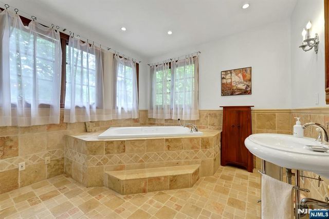 285 Arch Road, Englewood, NJ 07631