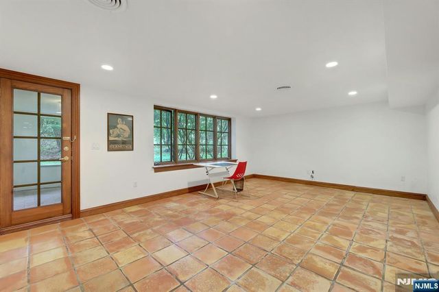 285 Arch Road, Englewood, NJ 07631