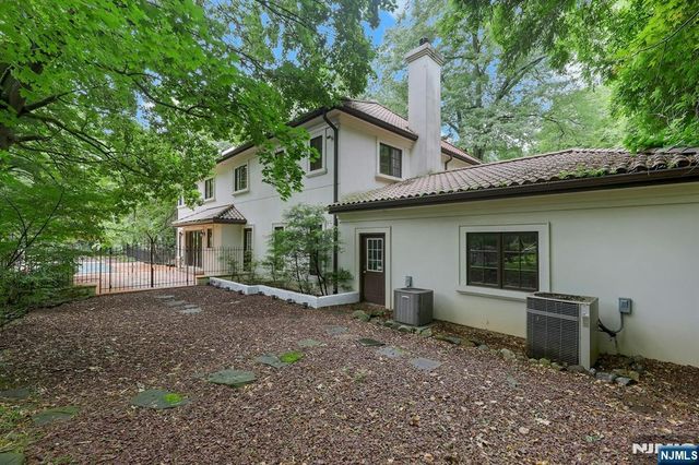 285 Arch Road, Englewood, NJ 07631