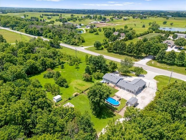124 E 2300th Road, Wellsville, KS 66092