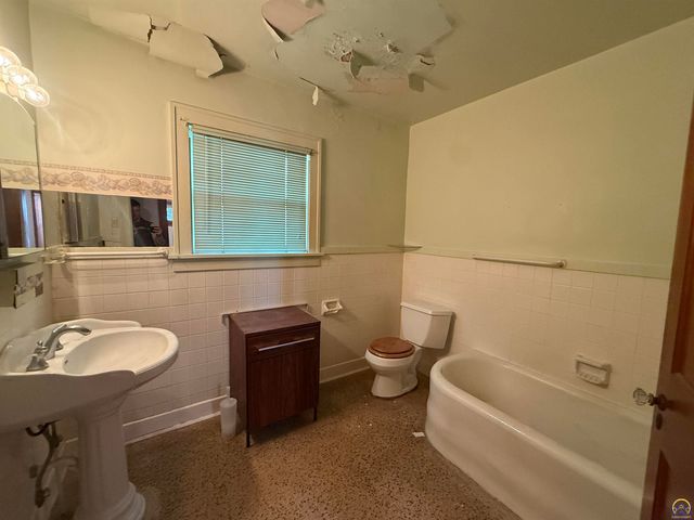 1943 SE Hudson BLVD, Topeka, KS 66607