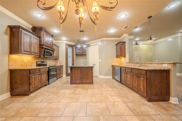 2114 W Hawkins Parkway, Longview, TX 75605