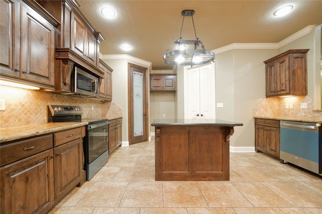 2114 W Hawkins Parkway, Longview, TX 75605