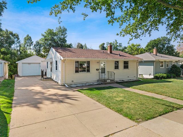 2156 Hawthorne Avenue E, Saint Paul, MN 55119
