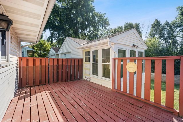 2156 Hawthorne Avenue E, Saint Paul, MN 55119