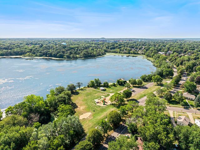 2156 Hawthorne Avenue E, Saint Paul, MN 55119