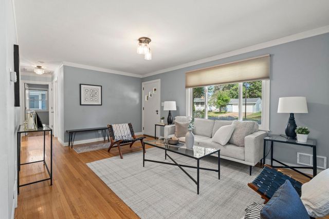 2156 Hawthorne Avenue E, Saint Paul, MN 55119