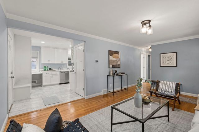 2156 Hawthorne Avenue E, Saint Paul, MN 55119
