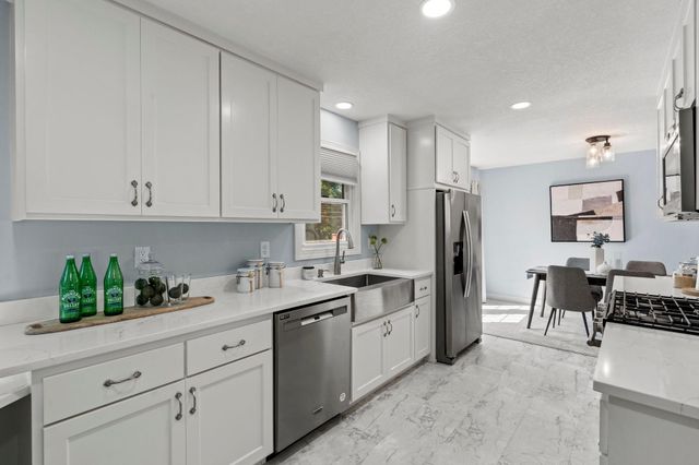 2156 Hawthorne Avenue E, Saint Paul, MN 55119