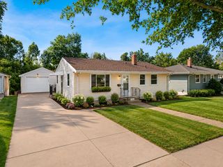 2156 Hawthorne Avenue E, Saint Paul, MN 55119