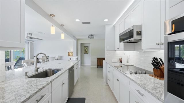 2486 BREAKWATER CIRCLE, Sarasota, FL 34231