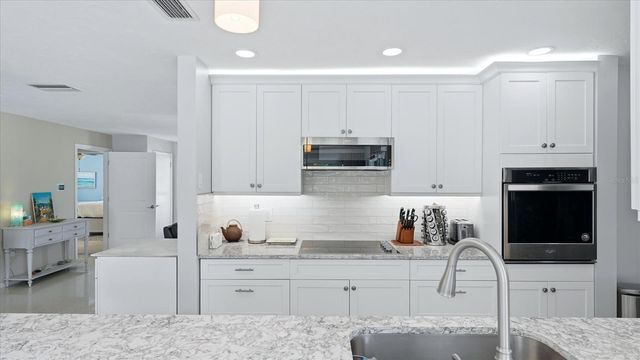 2486 BREAKWATER CIRCLE, Sarasota, FL 34231