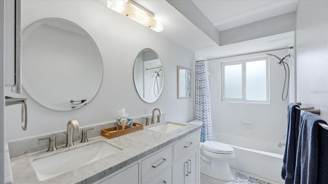 2486 BREAKWATER CIRCLE, Sarasota, FL 34231