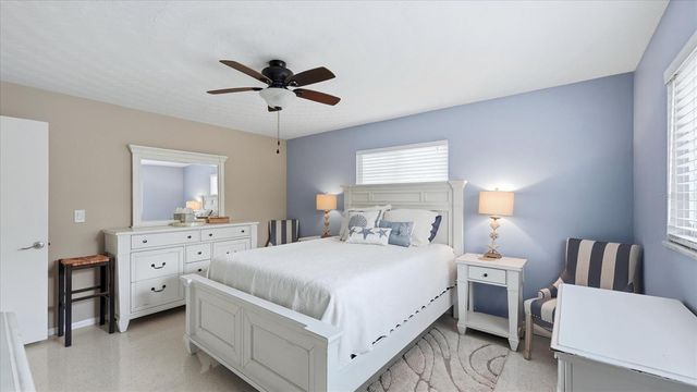 2486 BREAKWATER CIRCLE, Sarasota, FL 34231