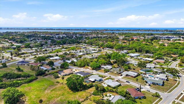 2486 BREAKWATER CIRCLE, Sarasota, FL 34231