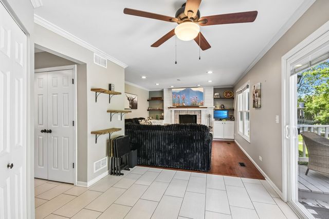 335 FARMHILL Circle, Wauconda, IL 60084