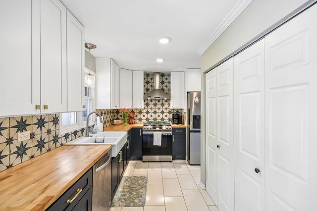 335 FARMHILL Circle, Wauconda, IL 60084