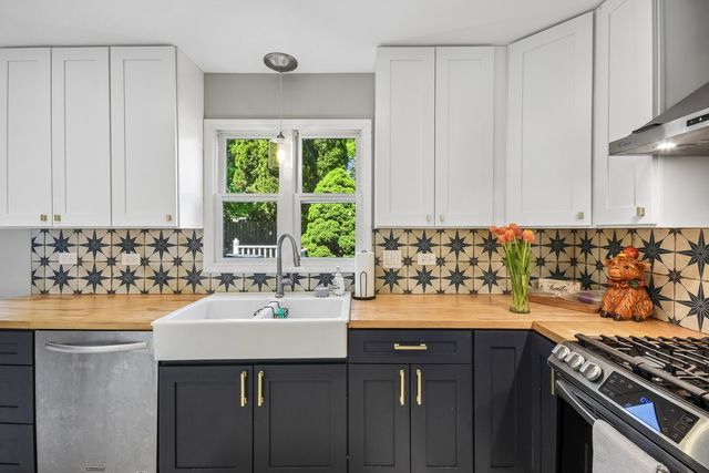 335 FARMHILL Circle, Wauconda, IL 60084