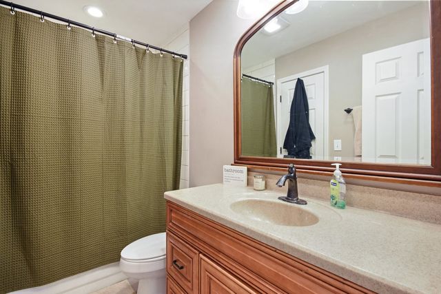 335 FARMHILL Circle, Wauconda, IL 60084