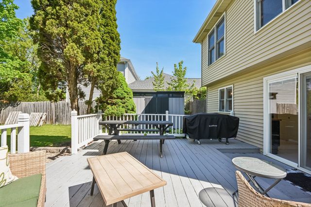 335 FARMHILL Circle, Wauconda, IL 60084