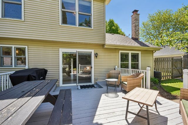 335 FARMHILL Circle, Wauconda, IL 60084
