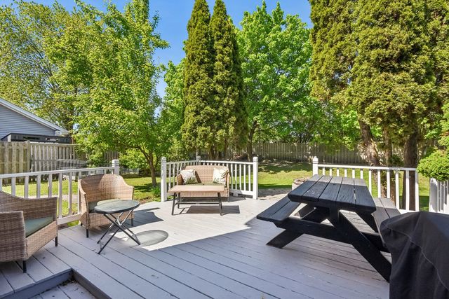 335 FARMHILL Circle, Wauconda, IL 60084