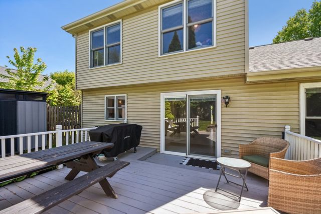 335 FARMHILL Circle, Wauconda, IL 60084