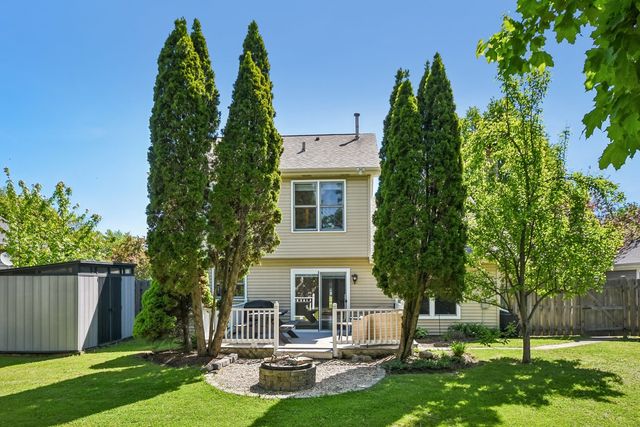 335 FARMHILL Circle, Wauconda, IL 60084