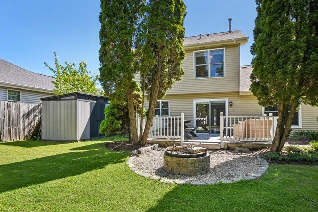 335 FARMHILL Circle, Wauconda, IL 60084