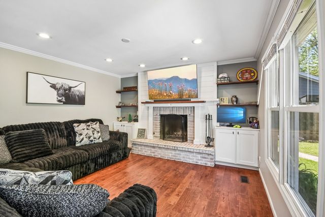 335 FARMHILL Circle, Wauconda, IL 60084