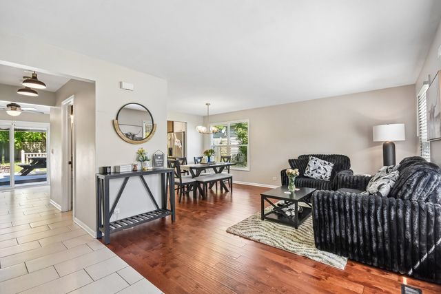 335 FARMHILL Circle, Wauconda, IL 60084
