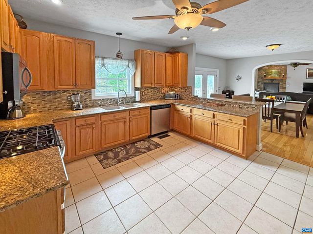 1646 PUGHS STORE RD, Afton, VA 22920