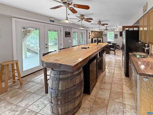 1646 PUGHS STORE RD, Afton, VA 22920