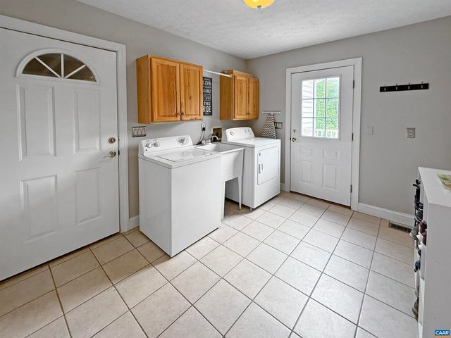 1646 PUGHS STORE RD, Afton, VA 22920